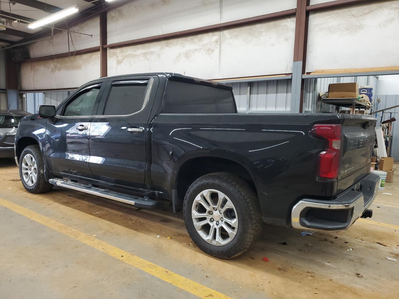 2022 Chevrolet Silverado VIN 1GCUDGED7NZ610880 Copart auction photo, burn damage thumbnail 2