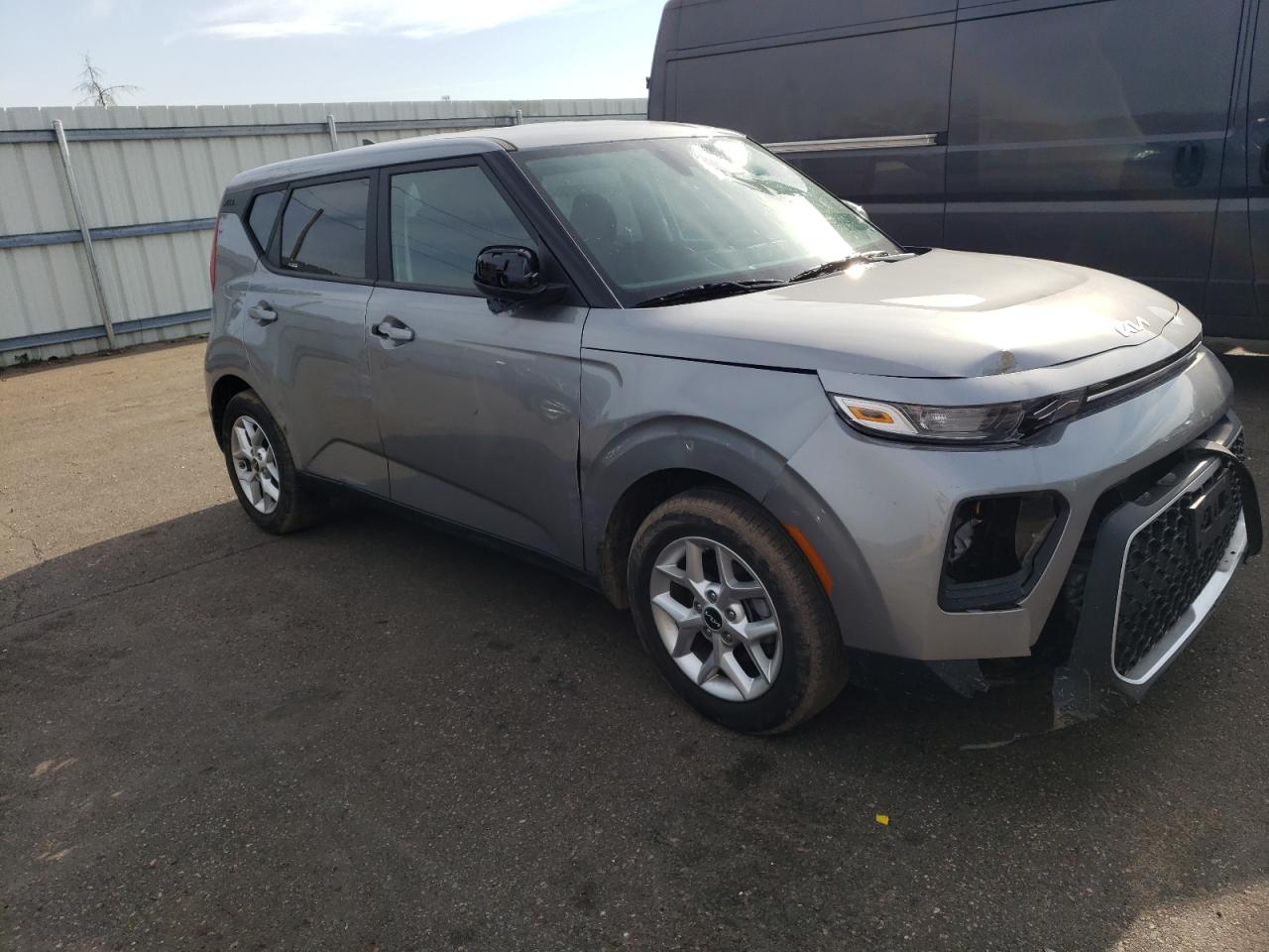 2022 KIA Soul VIN KNDJ23AU2N7806941 Copart auction photo, all over damage thumbnail 4