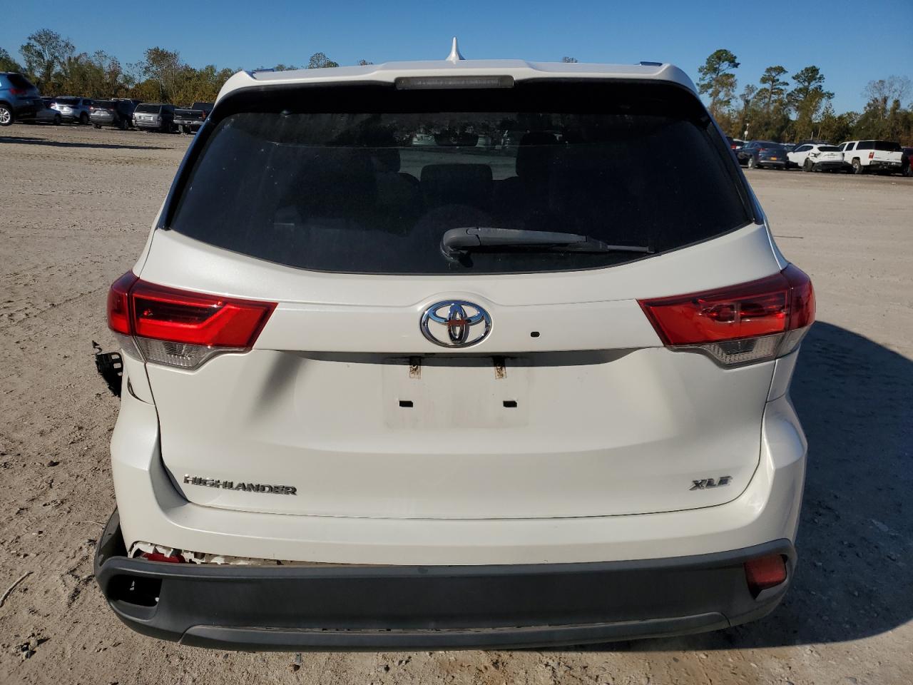 2018 Toyota Highlander VIN 5TDKZRFHXJS527073 Copart auction photo, front end / all over damage thumbnail 6