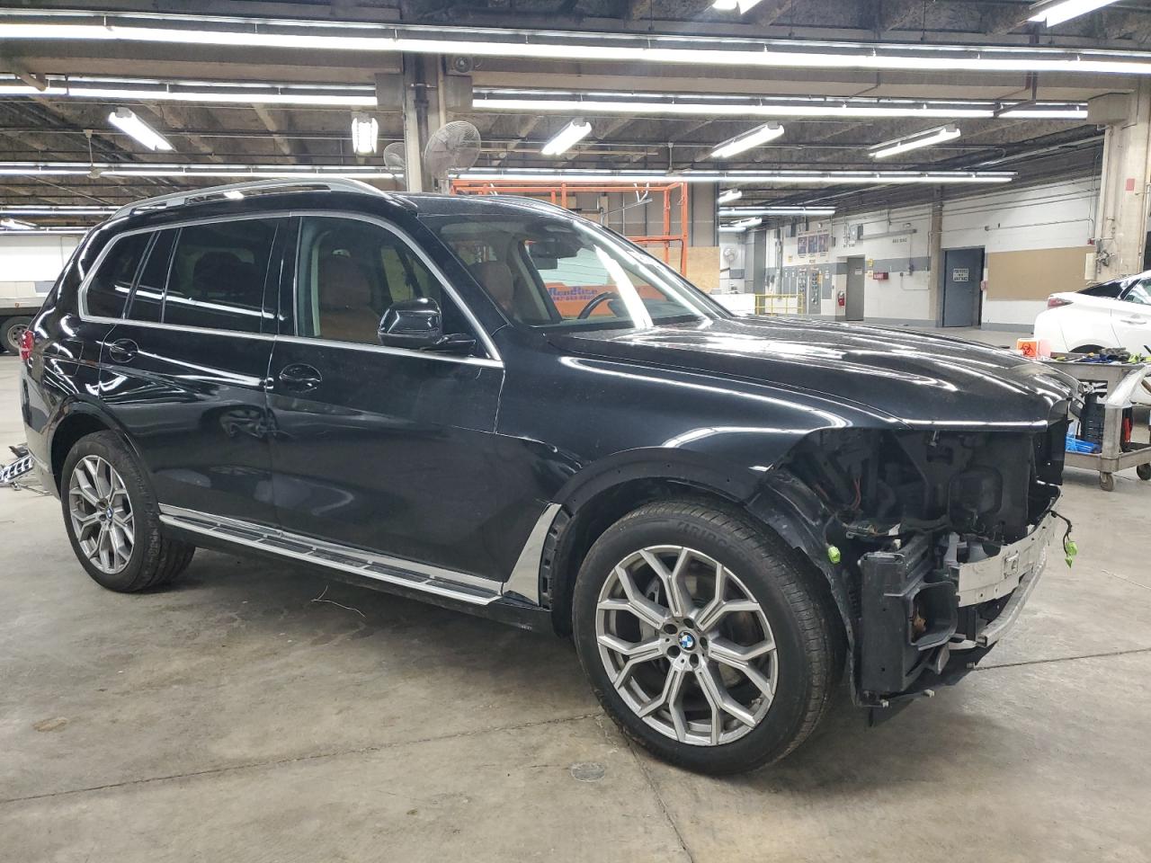 2020 BMW X7 VIN 5UXCW2C08L9B99836 Copart auction photo, front end / side damage thumbnail 4