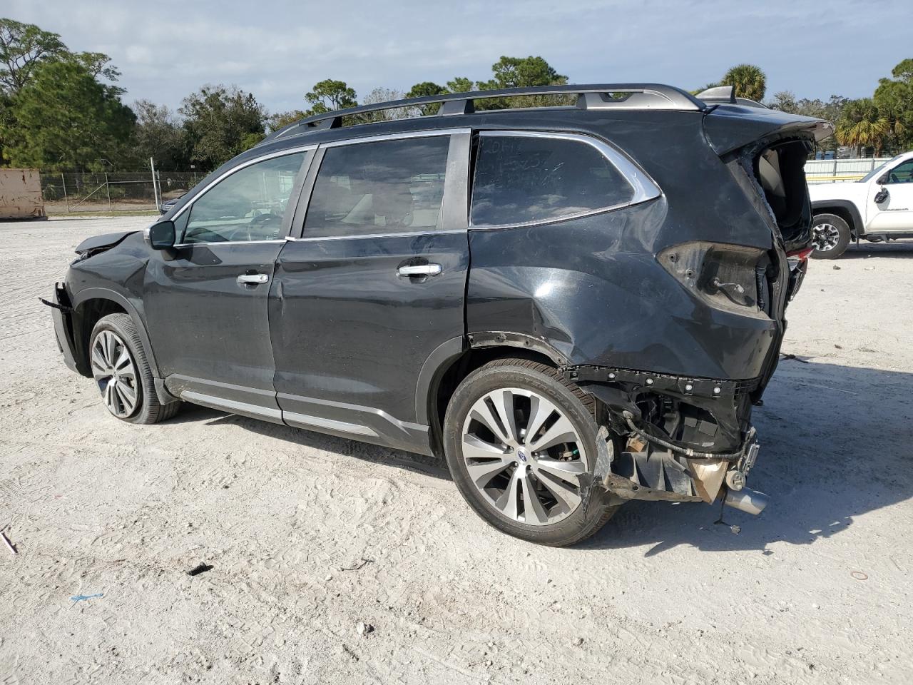 2019 Subaru Ascent VIN 4S4WMARD0K3423104 Copart auction photo, all over / minor dent/scratches damage thumbnail 2