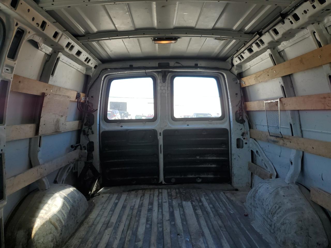 2014 GMC Savana VIN 1GTW7FCA3E1915858 Copart auction photo, front end damage thumbnail 10