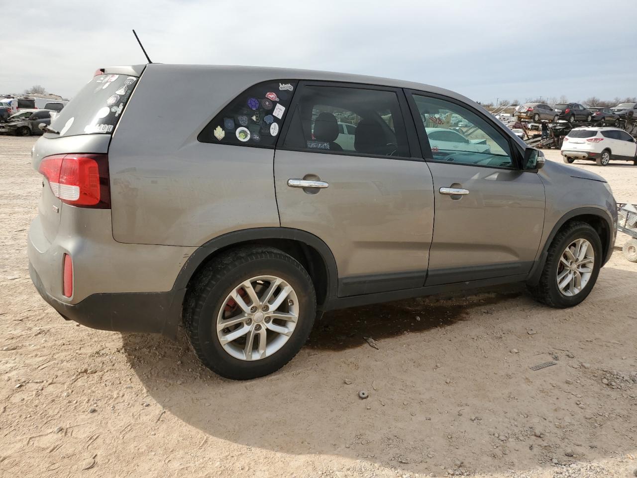 2015 KIA Sorento VIN 5XYKT3A65FG624710 Copart auction photo, front end / side damage thumbnail 3