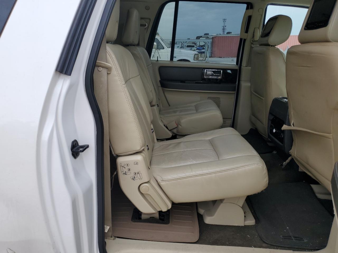 2015 Lincoln Navigator VIN 5LMJJ3HT8FEJ07562 Copart auction photo, mechanical / minor dent/scratches damage thumbnail 11