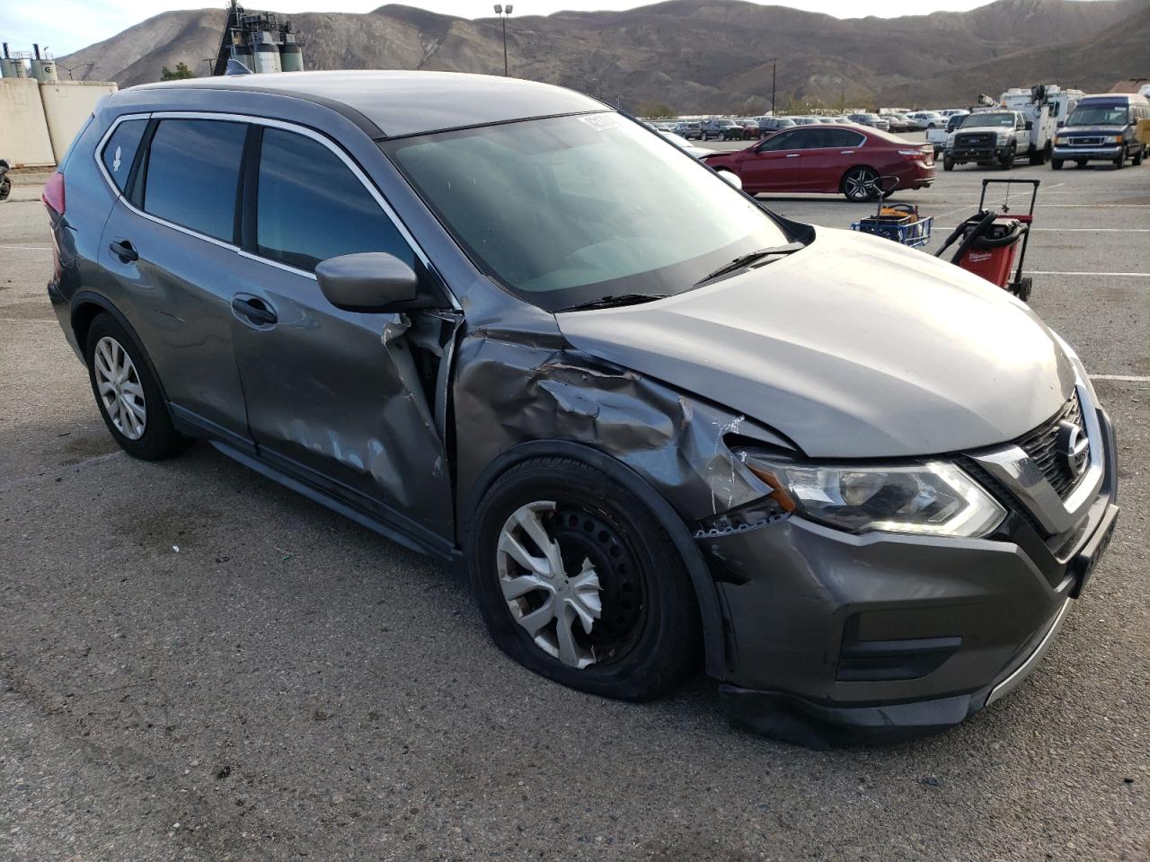2017 Nissan Rogue VIN KNMAT2MT3HP568970 Copart auction photo, front end / side damage thumbnail 4