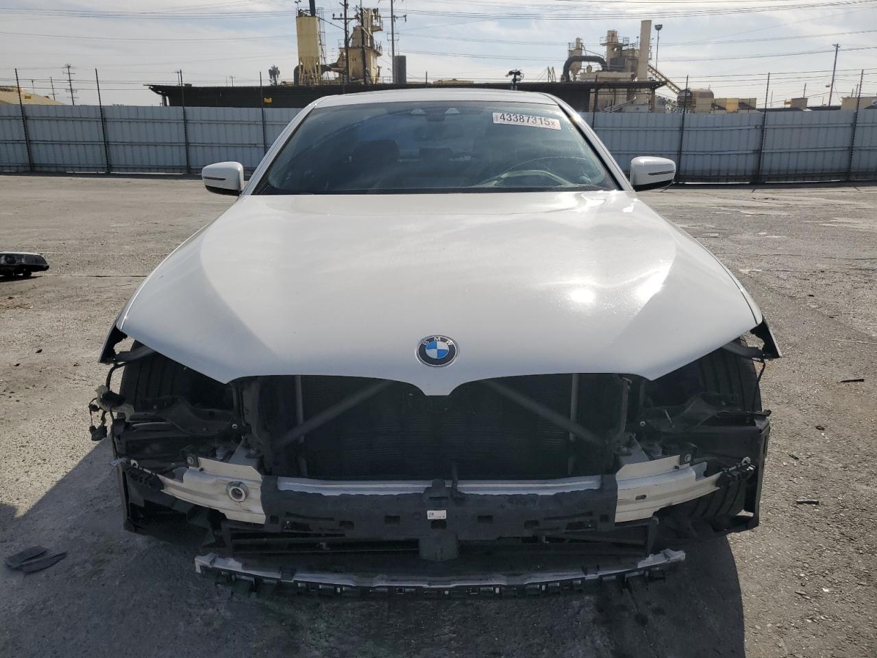 2019 BMW 5er VIN WBAJE5C57KWW19573 Copart auction photo, front end / side damage thumbnail 5