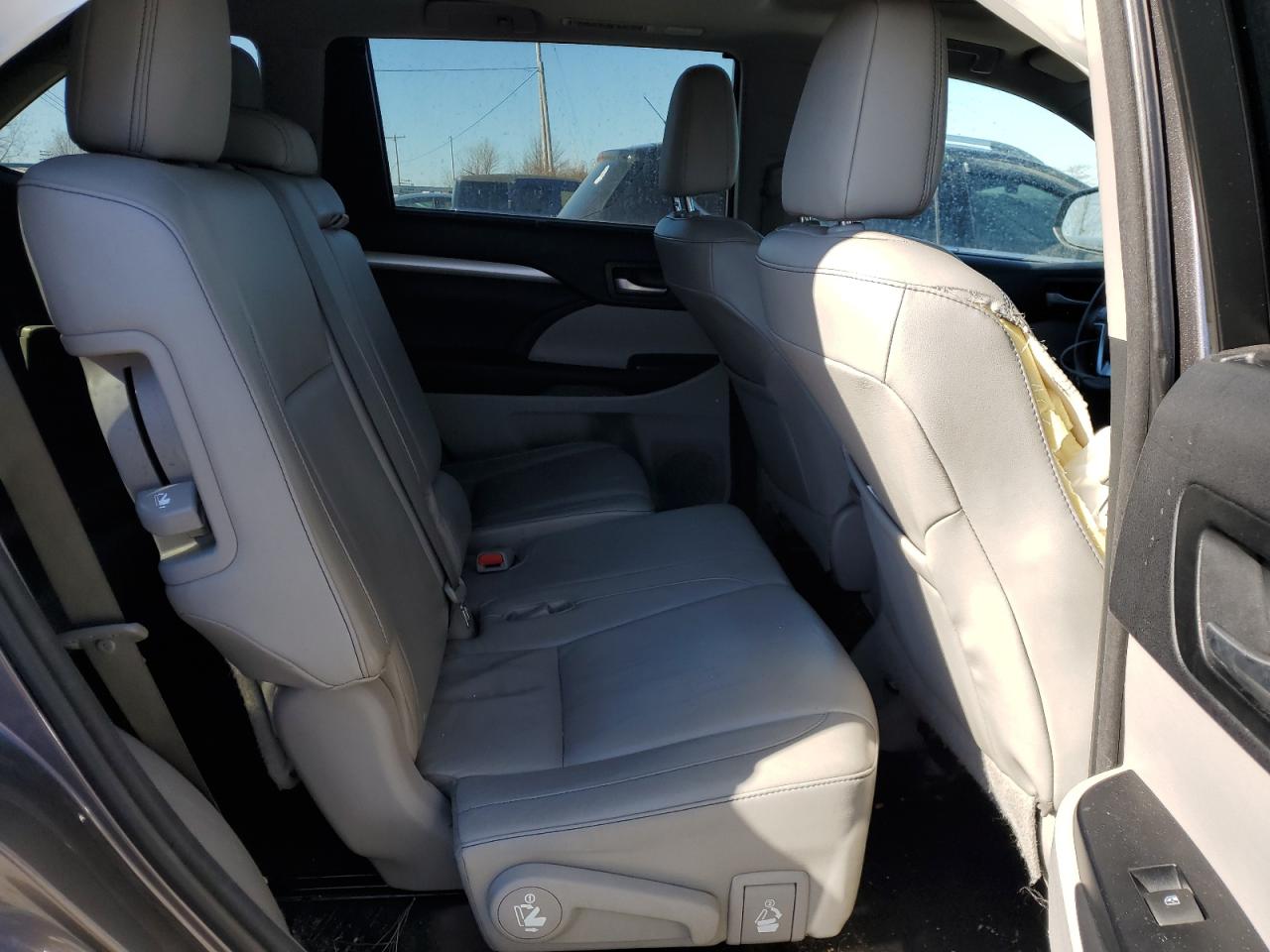 2016 Toyota Highlander VIN 5TDJKRFHXGS241085 Copart auction photo, front end / side damage thumbnail 11