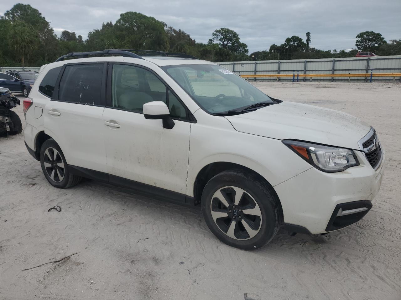 2018 Subaru Forester VIN JF2SJAEC3JH506246 Copart auction photo, front end damage thumbnail 4