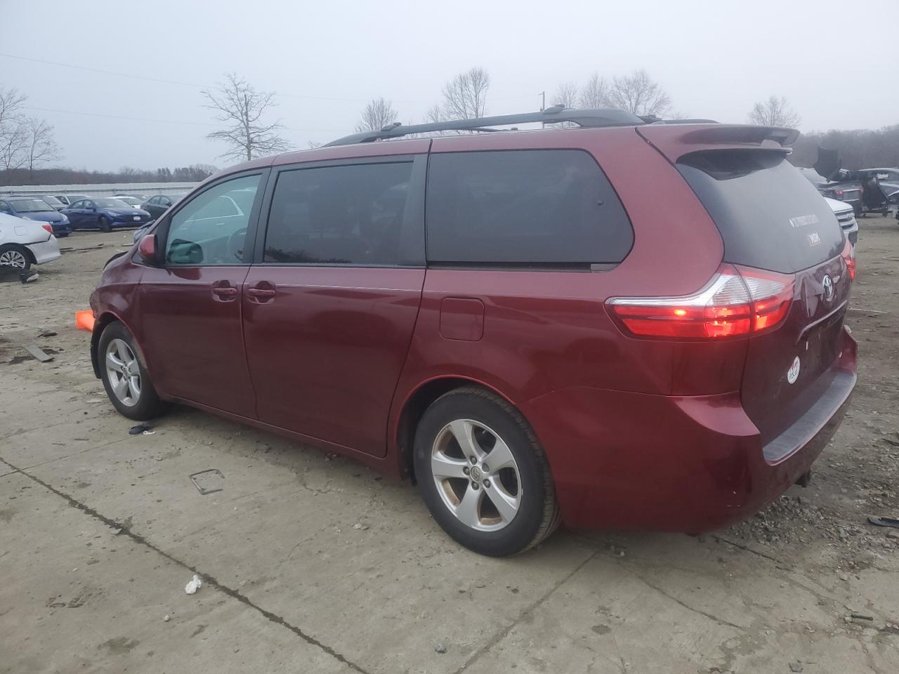 2015 Toyota Sienna VIN 5TDKK3DC6FS688889 Copart auction photo, front end damage thumbnail 2