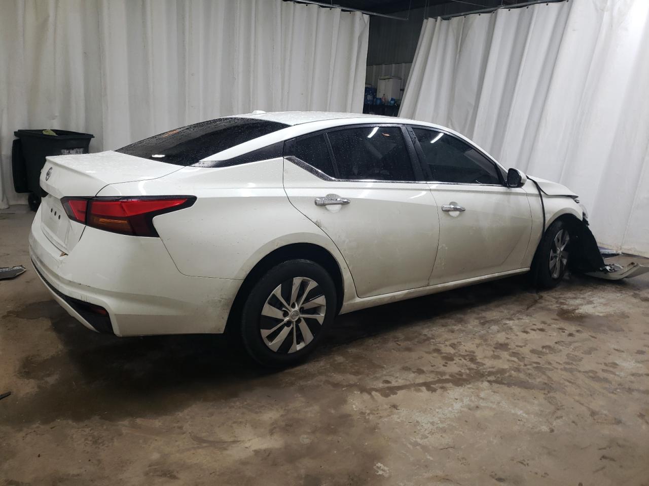 2020 Nissan Altima VIN 1N4BL4BV6LC208389 Copart auction photo, biohazard/chemical / front end damage thumbnail 3