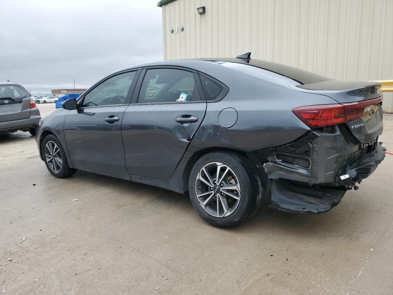2022 KIA Forte VIN 3KPF24AD1NE463437 Copart auction photo, rear end / minor dent/scratches damage thumbnail 2