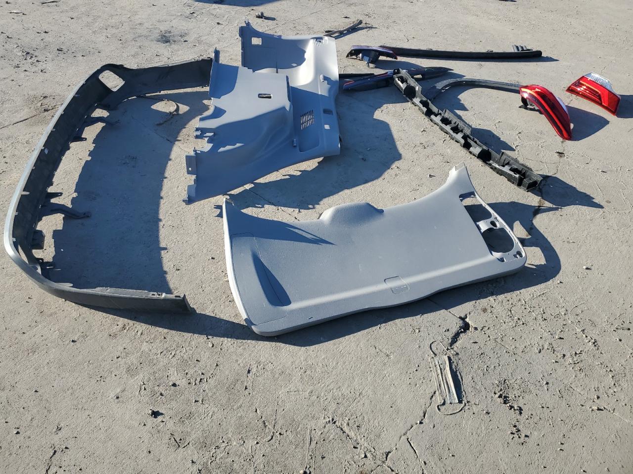 2018 Toyota Highlander VIN 5TDZZRFH0JS286011 Copart auction photo, rear end damage thumbnail 13