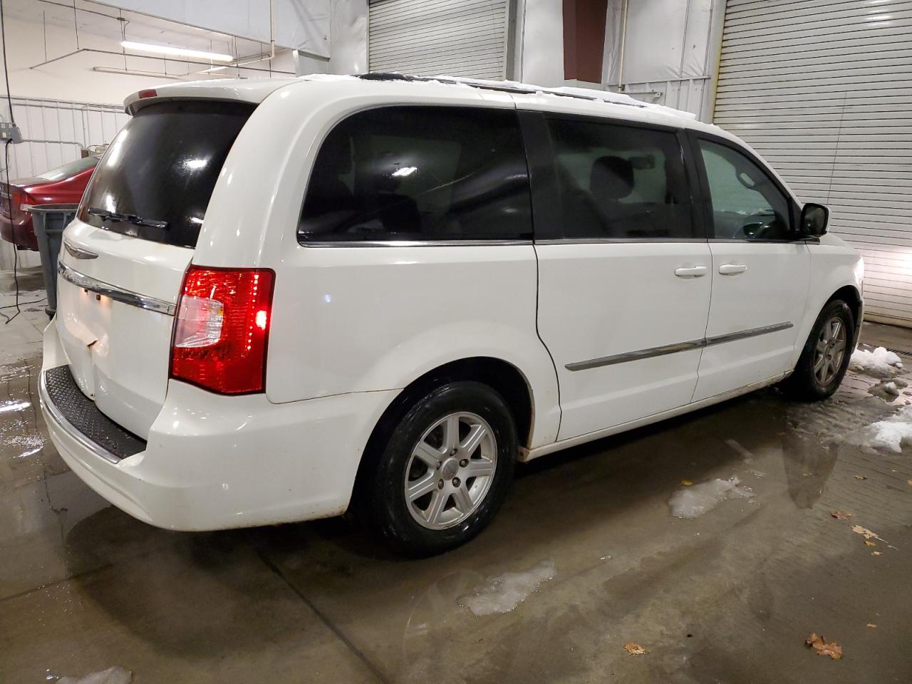 2013 Chrysler Town & Country VIN 2C4RC1BG8DR529366 Copart auction photo, all over damage thumbnail 3