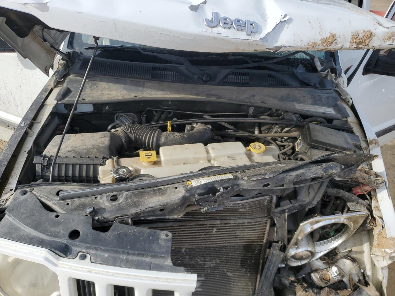 2012 Jeep Liberty (North America) VIN 1C4PJLAK1CW101739 Copart auction photo, front end / minor dent/scratches damage thumbnail 12