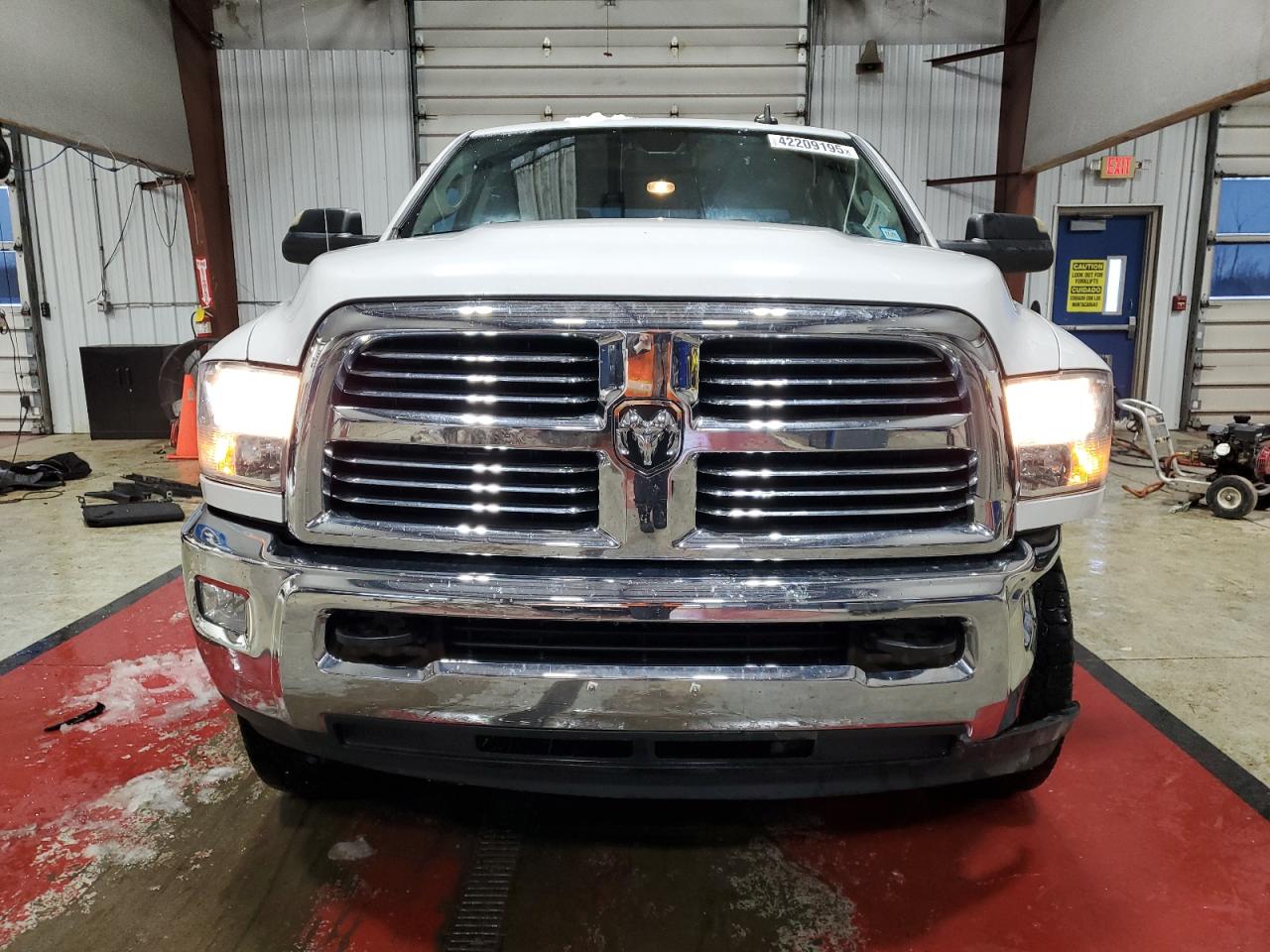 2017 RAM 2500 VIN 3C6UR5DJ7HG686186 Copart auction photo, side damage thumbnail 5