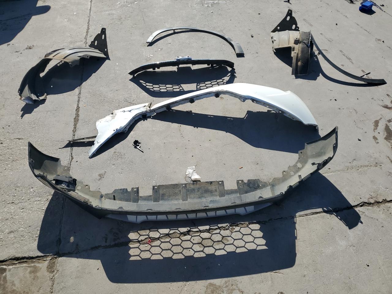 2018 Honda CR-V VIN 2HKRW1H98JH511605 Copart auction photo, front end damage thumbnail 13