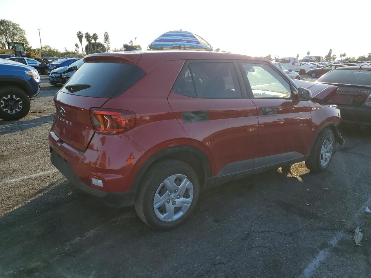 2020 Hyundai Venue VIN KMHRB8A35LU027308 Copart auction photo, front end / minor dent/scratches damage thumbnail 3