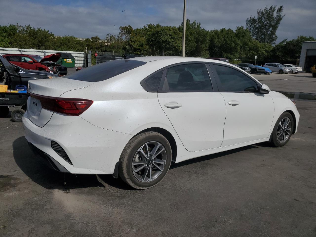 2023 KIA Forte VIN 3KPF24AD9PE508661 Copart auction photo, all over damage thumbnail 3
