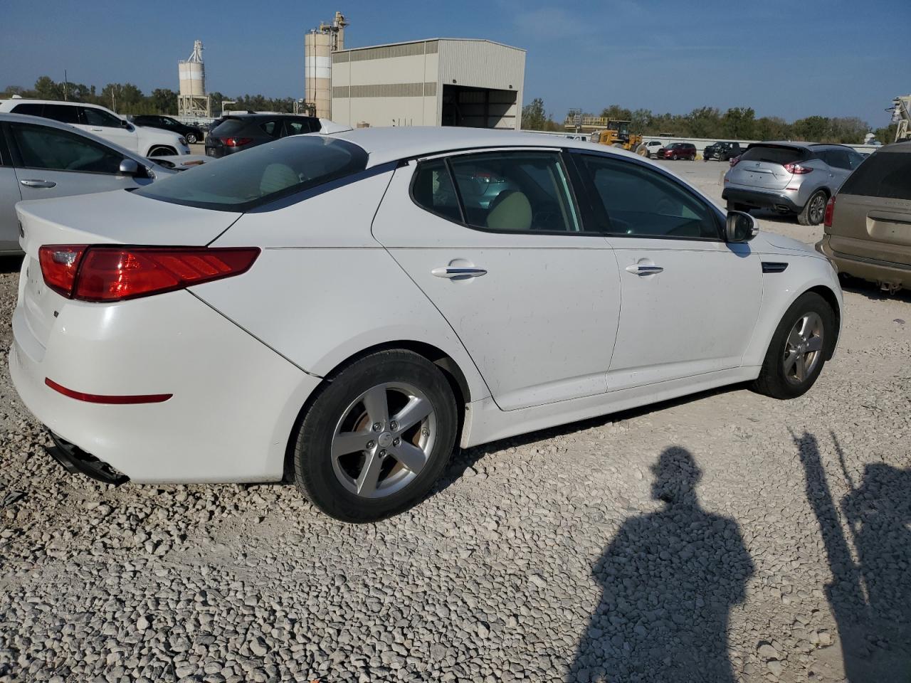 2015 KIA Optima VIN 5XXGM4A71FG377322 Copart auction photo, side / rear end damage thumbnail 3