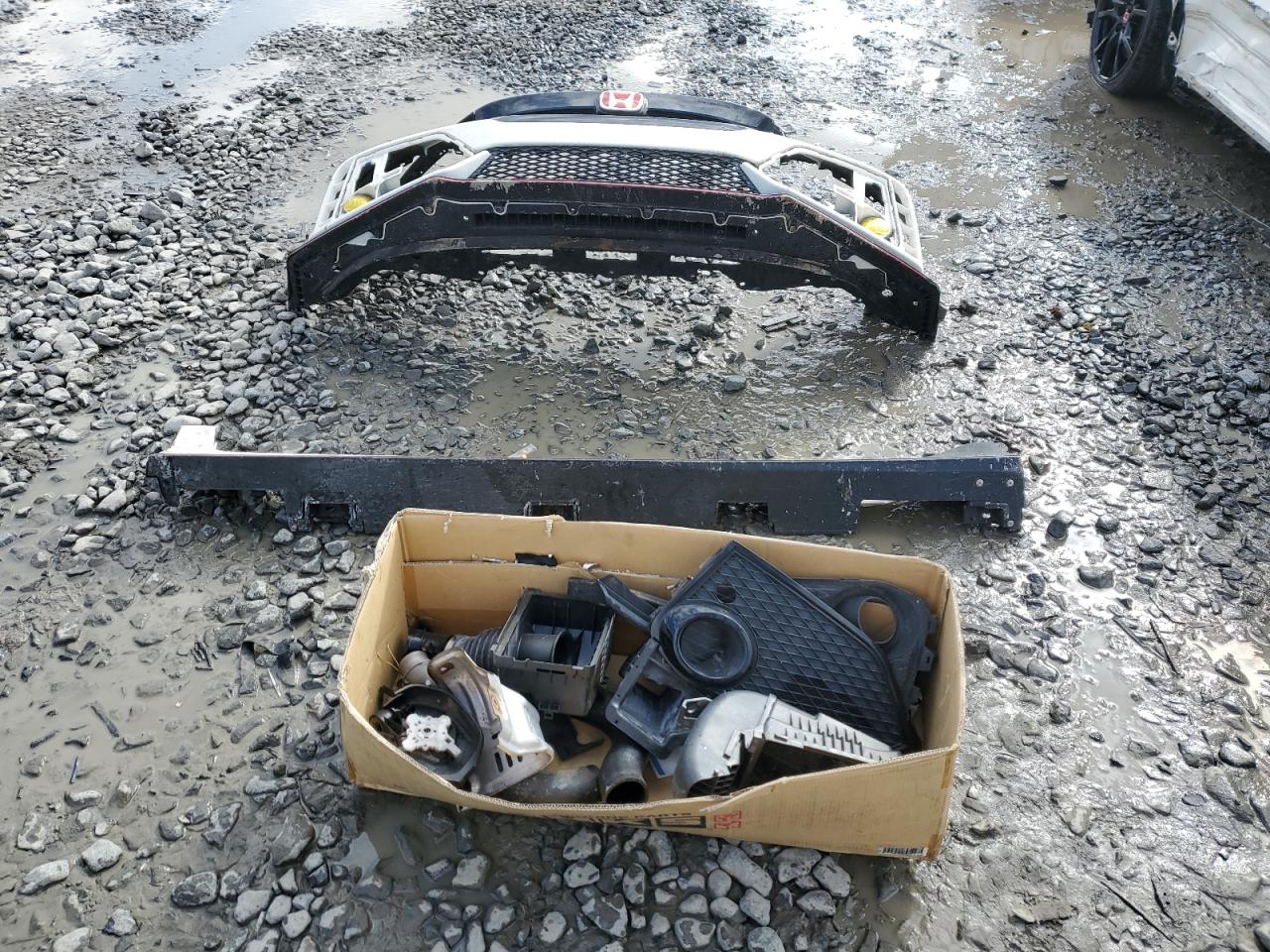 2018 Honda Civic VIN SHHFK8G72JU203169 Copart auction photo, side / front end damage thumbnail 12
