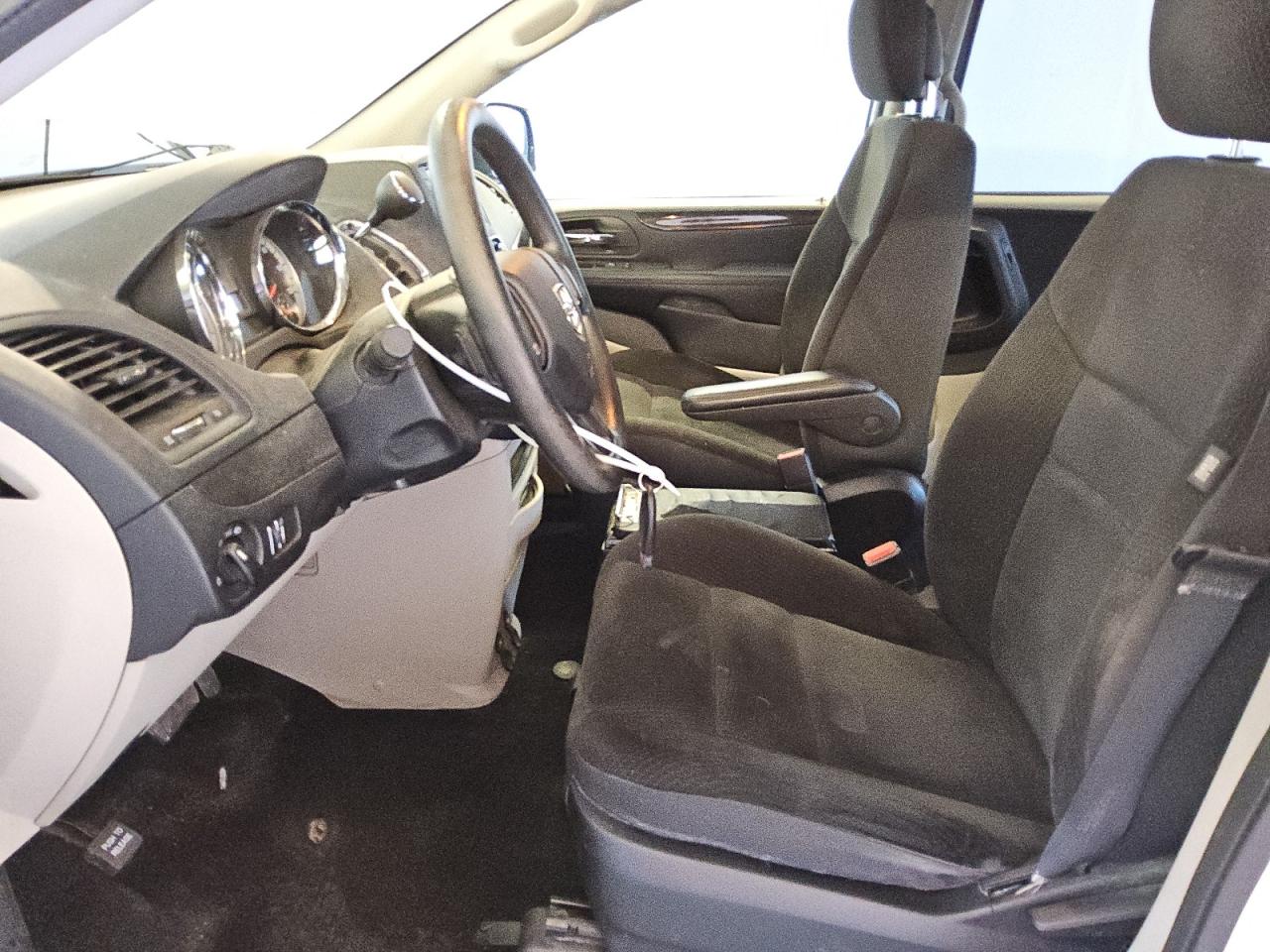2018 Dodge Caravan VIN 2C4RDGBG7JR138575 Copart auction photo, minor dent/scratches damage thumbnail 7
