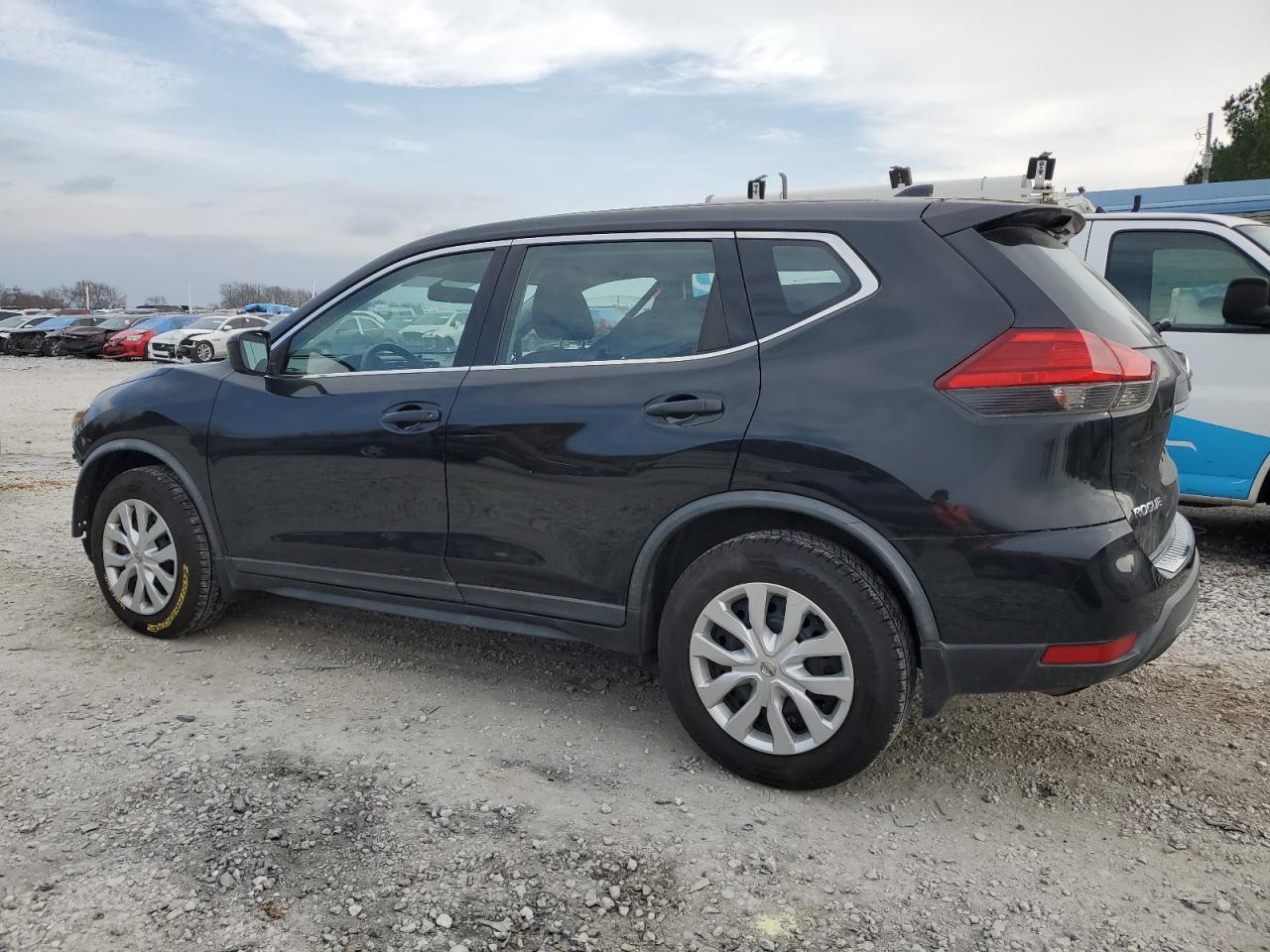 2017 Nissan Rogue VIN KNMAT2MT2HP614059 Copart auction photo, front end / side damage thumbnail 2
