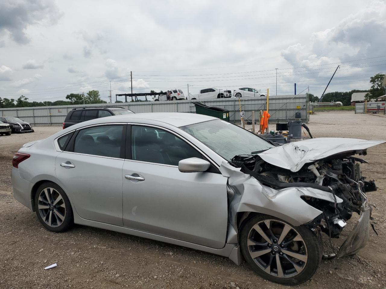 2017 Nissan Altima VIN 1N4AL3AP5HC119333 Copart auction photo, front end / minor dent/scratches damage thumbnail 4