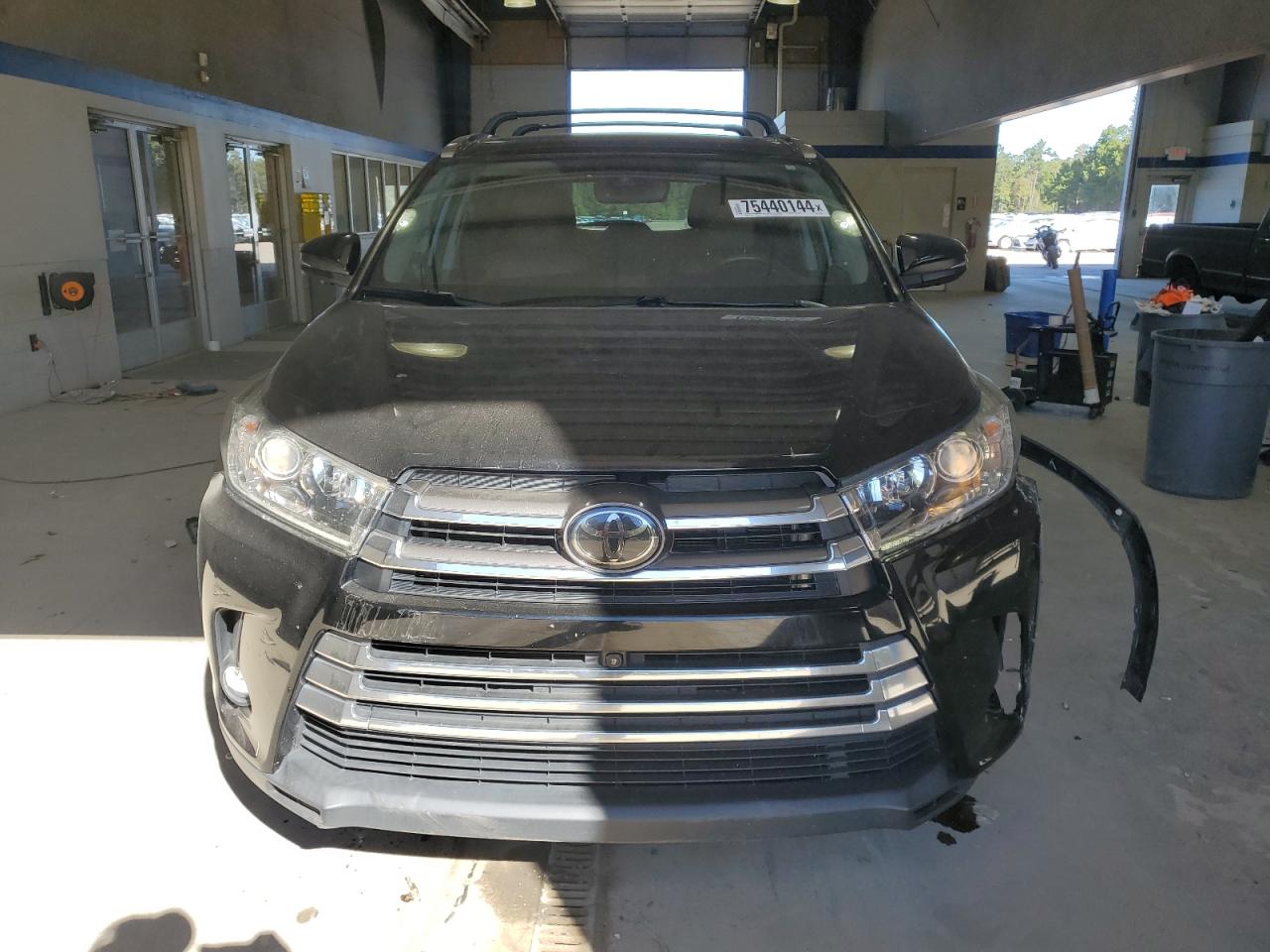 2019 Toyota Highlander VIN 5TDDZRFH0KS938153 Copart auction photo, side / undercarriage damage thumbnail 5