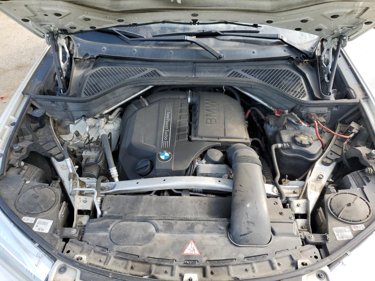 2015 BMW X5 VIN 5UXKR2C56F0H38767 Copart auction photo, water/flood / minor dent/scratches damage thumbnail 12