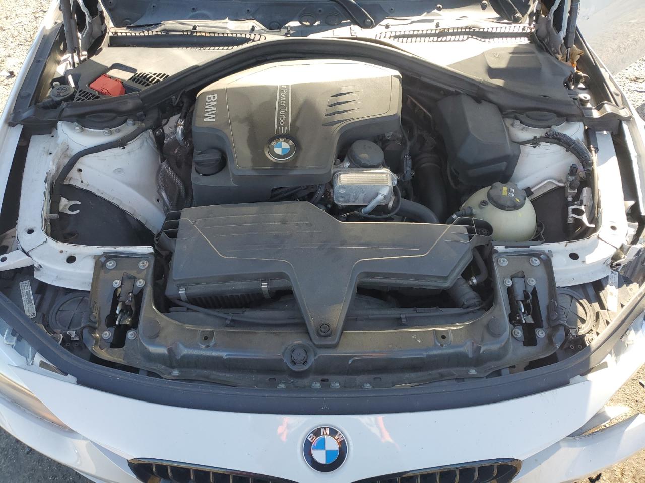 2015 BMW 3er VIN WBA3C3C55FK202713 Copart auction photo, all over damage thumbnail 11