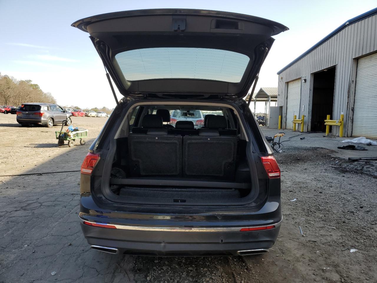 2018 Volkswagen Tiguan VIN 3VV3B7AX2JM137890 Copart auction photo, side damage thumbnail 6