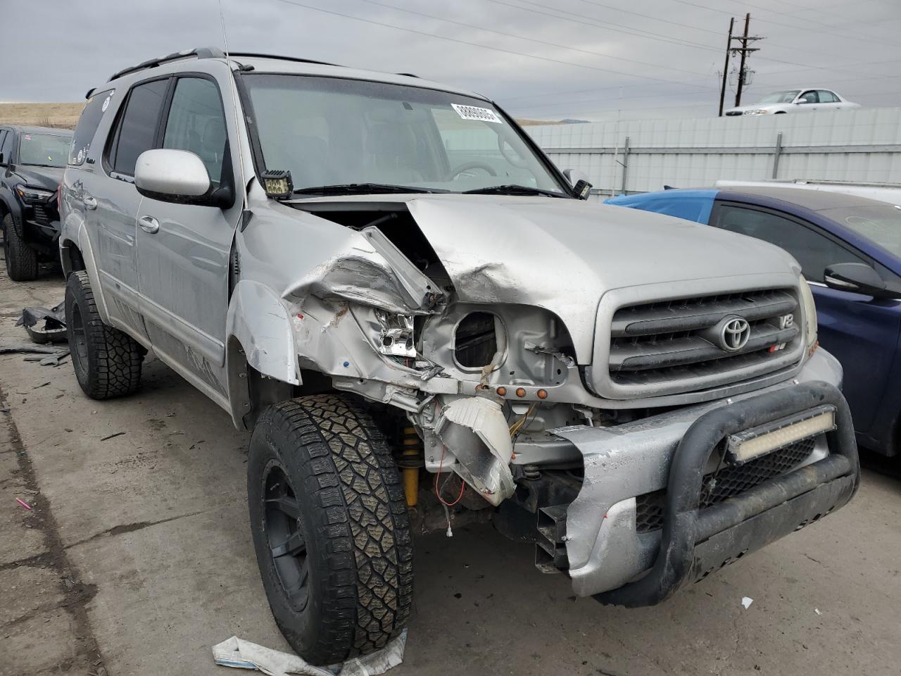 2003 Toyota Sequoia VIN 5TDBT48A63S169512 Copart auction photo, front end / minor dent/scratches damage thumbnail 4