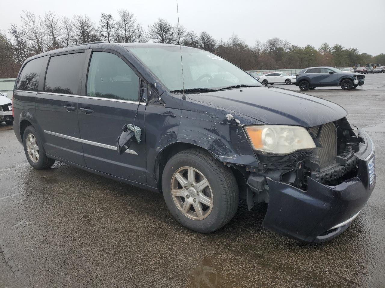 2011 Chrysler Town & Country VIN 2A4RR5DG6BR666879 Copart auction photo, front end / side damage thumbnail 4