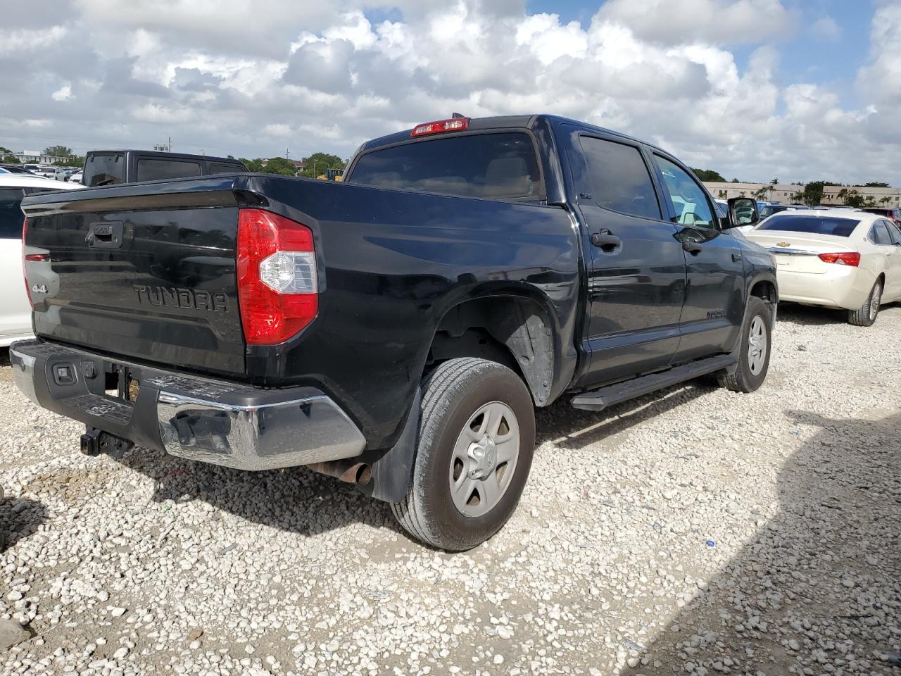 2021 Toyota Tundra VIN 5TFDY5F19MX971552 Copart auction photo, front end damage thumbnail 3