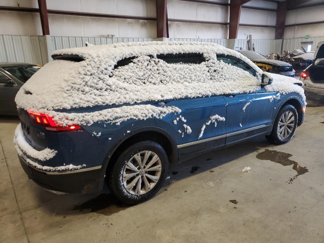 2018 Volkswagen Tiguan VIN 3VV2B7AX5JM072044 Copart auction photo, front end / side damage thumbnail 3