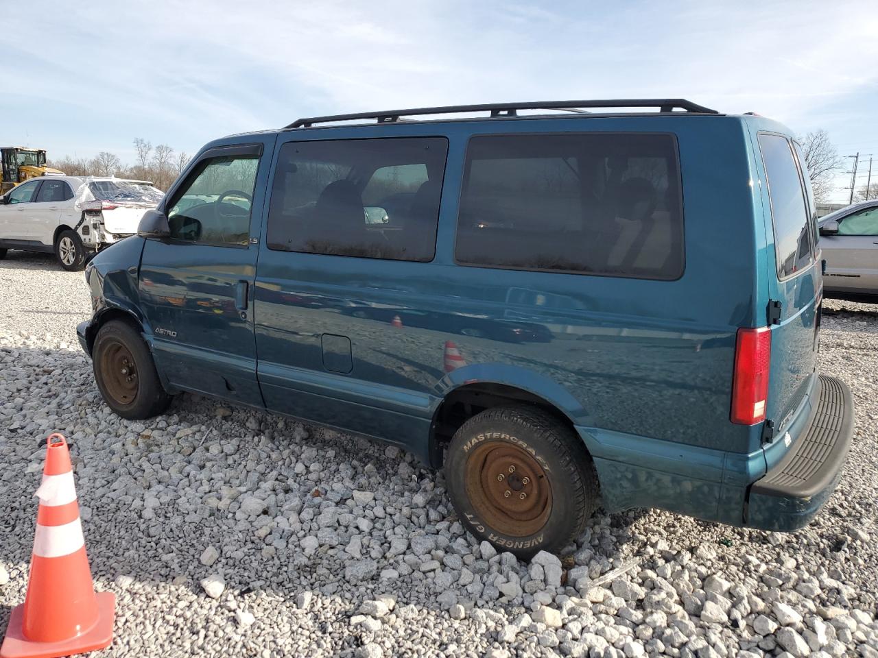 2002 Chevrolet Astro VIN 1GNDM19XX2B155603 Copart auction photo, front end / rear end damage thumbnail 2