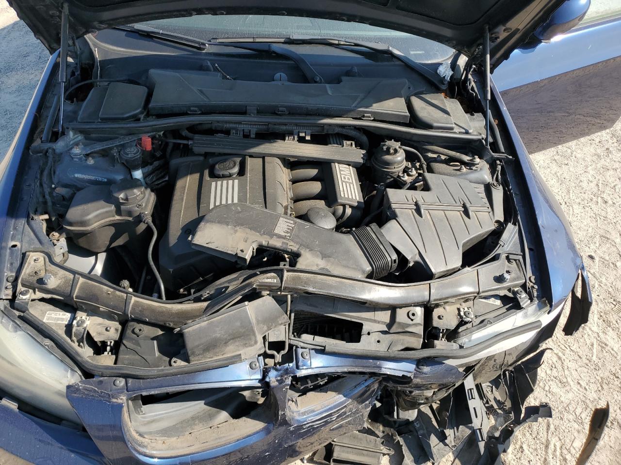 2011 BMW 3er VIN WBAPH7C50BE723812 Copart auction photo, frame damage / front end damage thumbnail 13