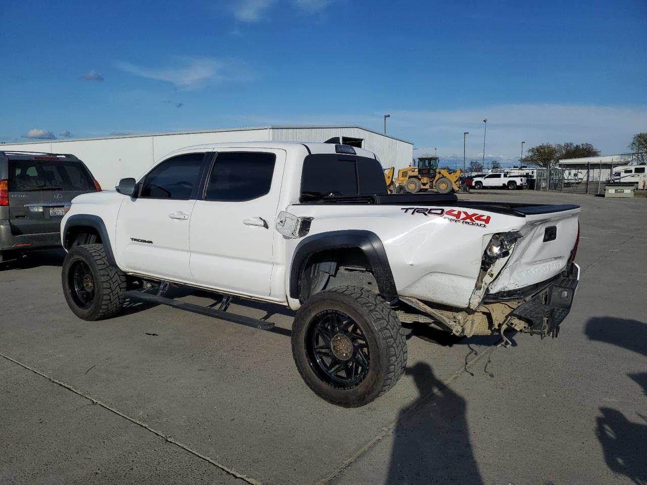2019 Toyota Tacoma VIN 3TMCZ5AN4KM269788 Copart auction photo, rear end damage thumbnail 2