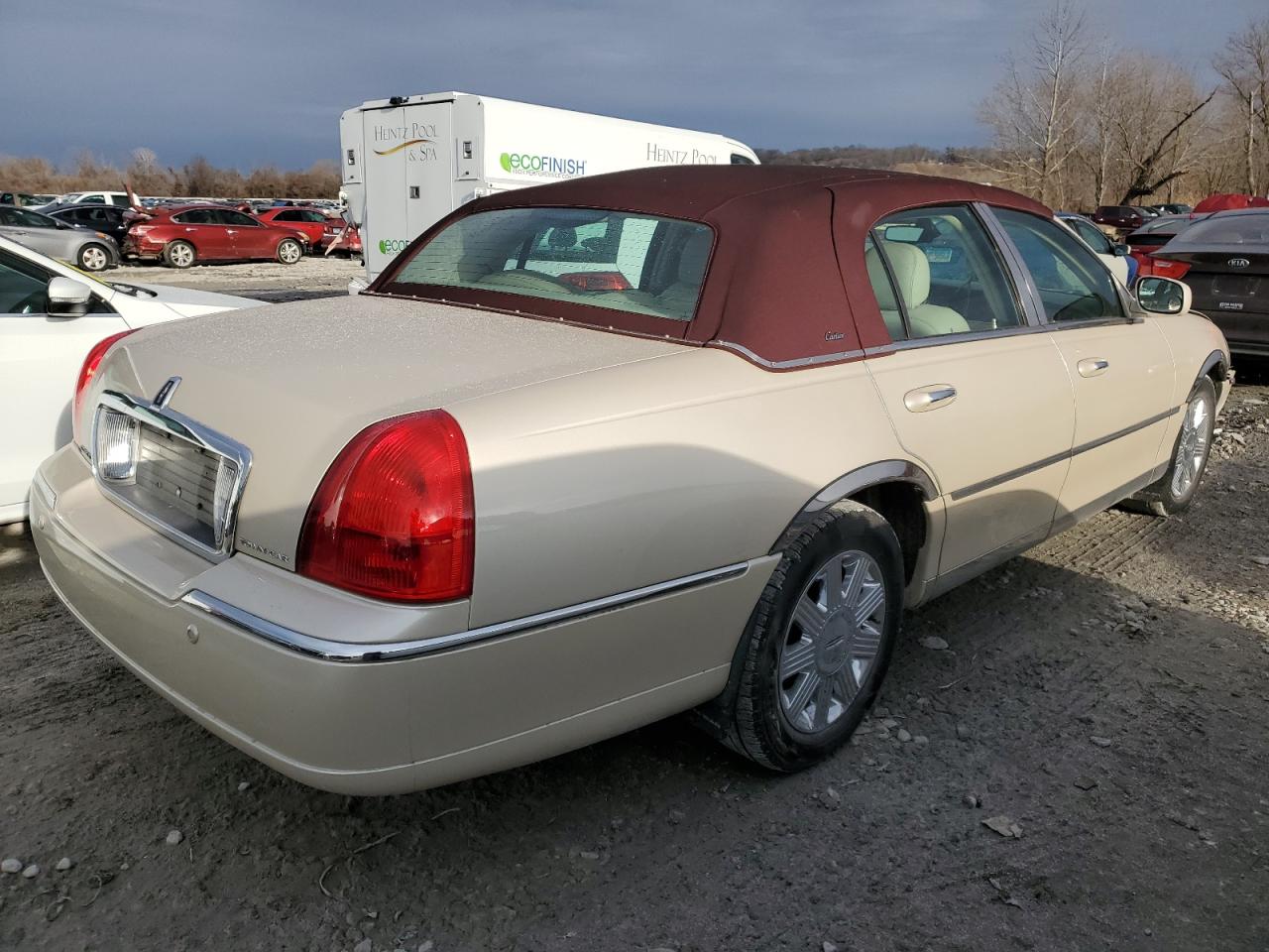 2003 Lincoln Town Car VIN 1LNHM83W43Y614203 Copart auction photo, front end damage thumbnail 3