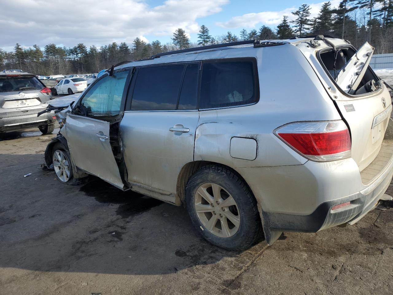 2012 Toyota Highlander VIN 5TDBK3EH9CS114289 Copart auction photo, rollover damage thumbnail 2