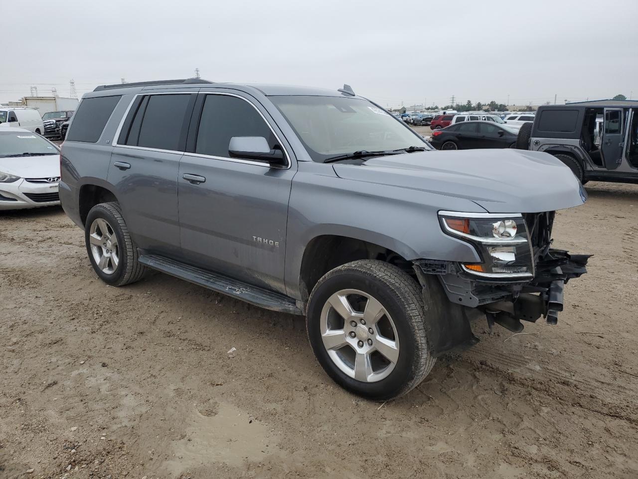 2020 Chevrolet Tahoe VIN 1GNSCBKC8LR295942 Copart auction photo, front end / minor dent/scratches damage thumbnail 4