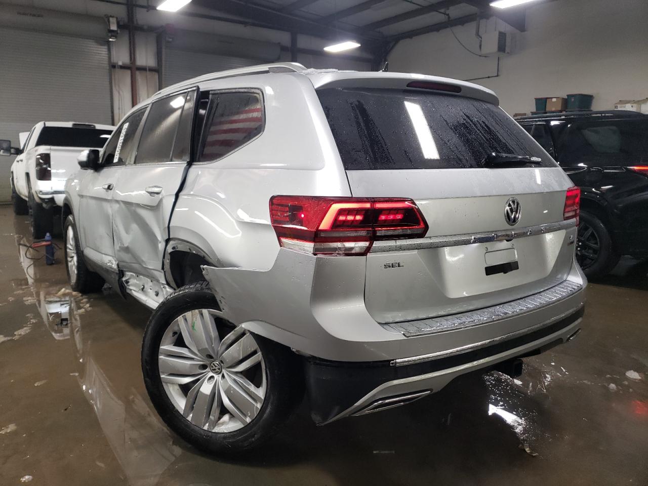 2019 Volkswagen Atlas VIN 1V2MR2CA4KC617795 Copart auction photo, rear end / side damage thumbnail 2