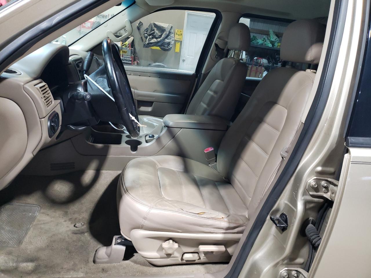 2003 Ford Explorer VIN 1FMZU73K03UC68394 Copart auction photo, front end / minor dent/scratches damage thumbnail 7