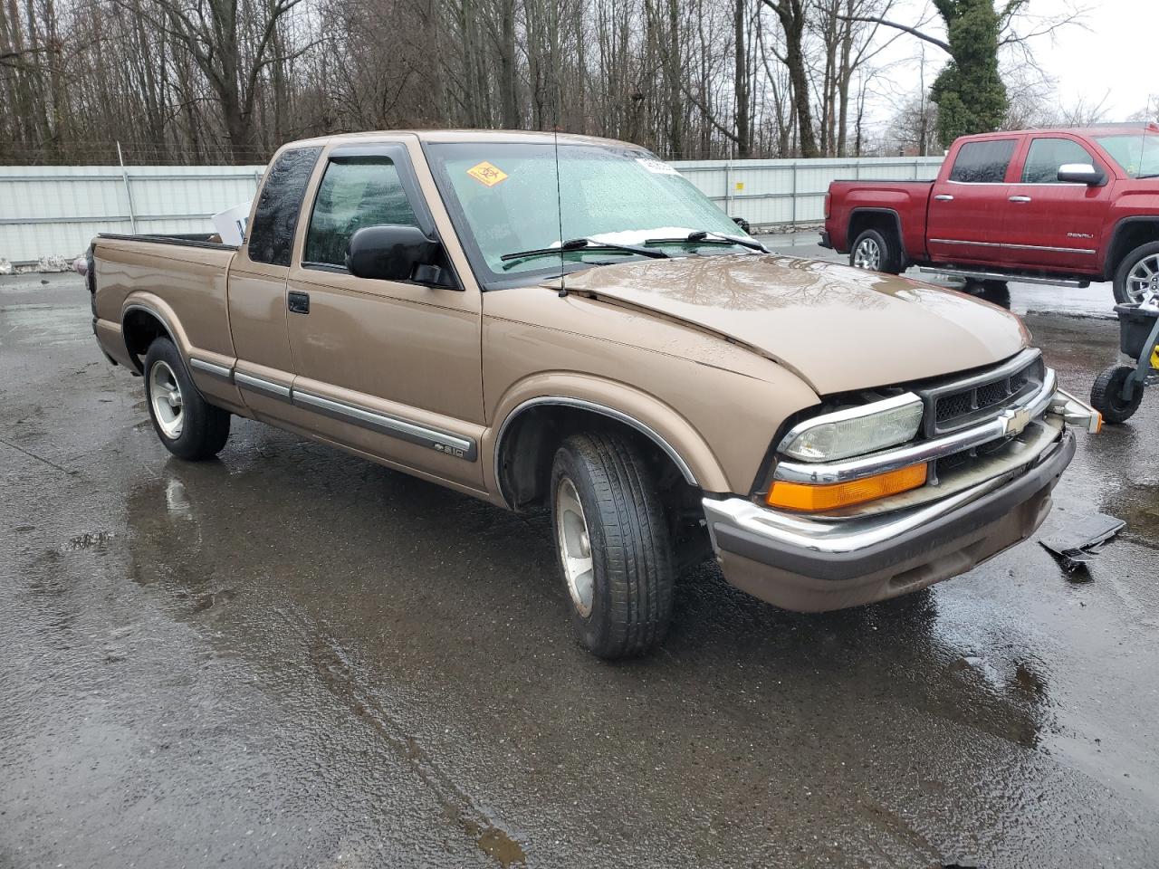 2002 Chevrolet S-10 Pickup VIN 1GCCS19W428206964 Copart auction photo, front end damage thumbnail 4