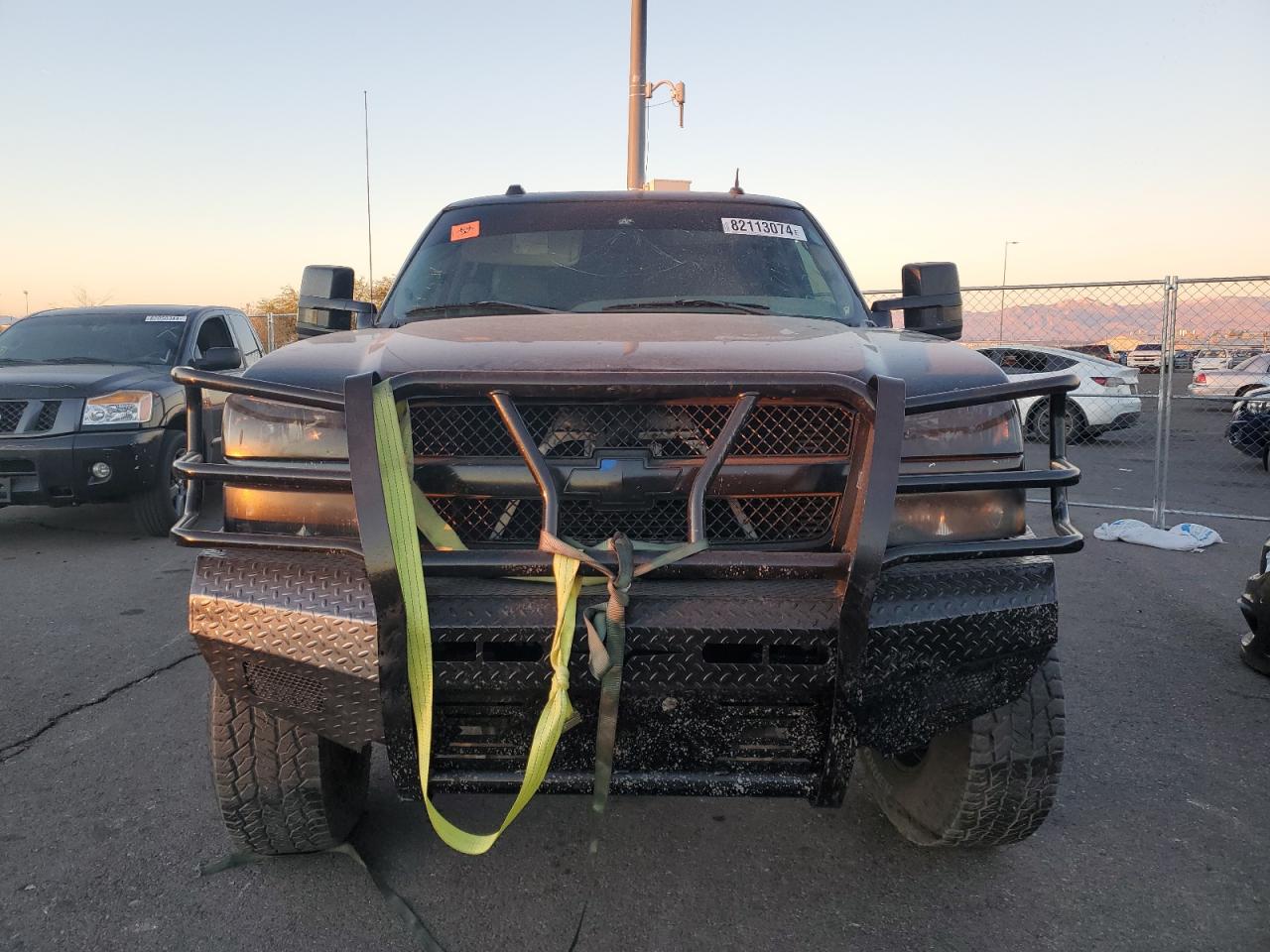 2004 Chevrolet Silverado VIN 1GCHK33254F235928 Copart auction photo, vandalism damage thumbnail 5