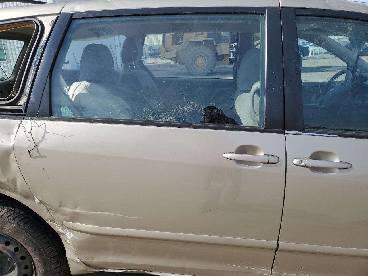 2010 Toyota Sienna VIN 5TDKK4CC9AS338043 Copart auction photo, rollover / all over damage thumbnail 11