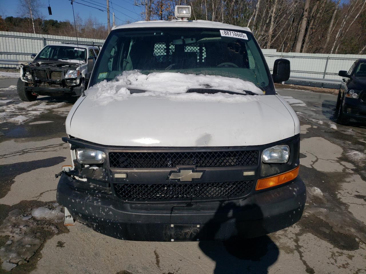 2011 Chevrolet Express VIN 1GCWGFCG8B1172310 Copart auction photo, front end / side damage thumbnail 5