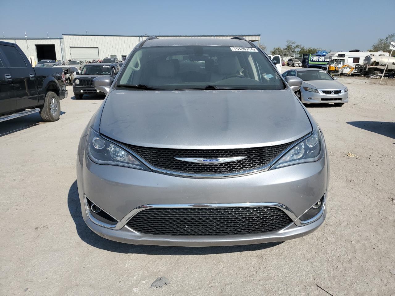 2019 Chrysler Pacifica VIN 2C4RC1BG6KR560256 Copart auction photo, side / front end damage thumbnail 5