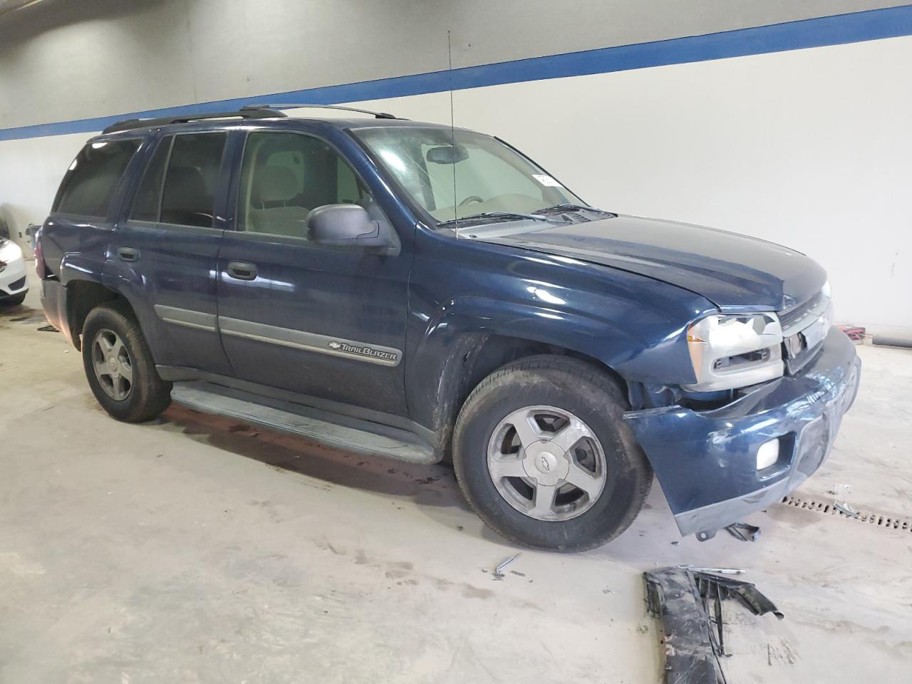2002 Chevrolet TrailBlazer VIN 1GNDT13S922406255 Copart auction photo, front end damage thumbnail 4