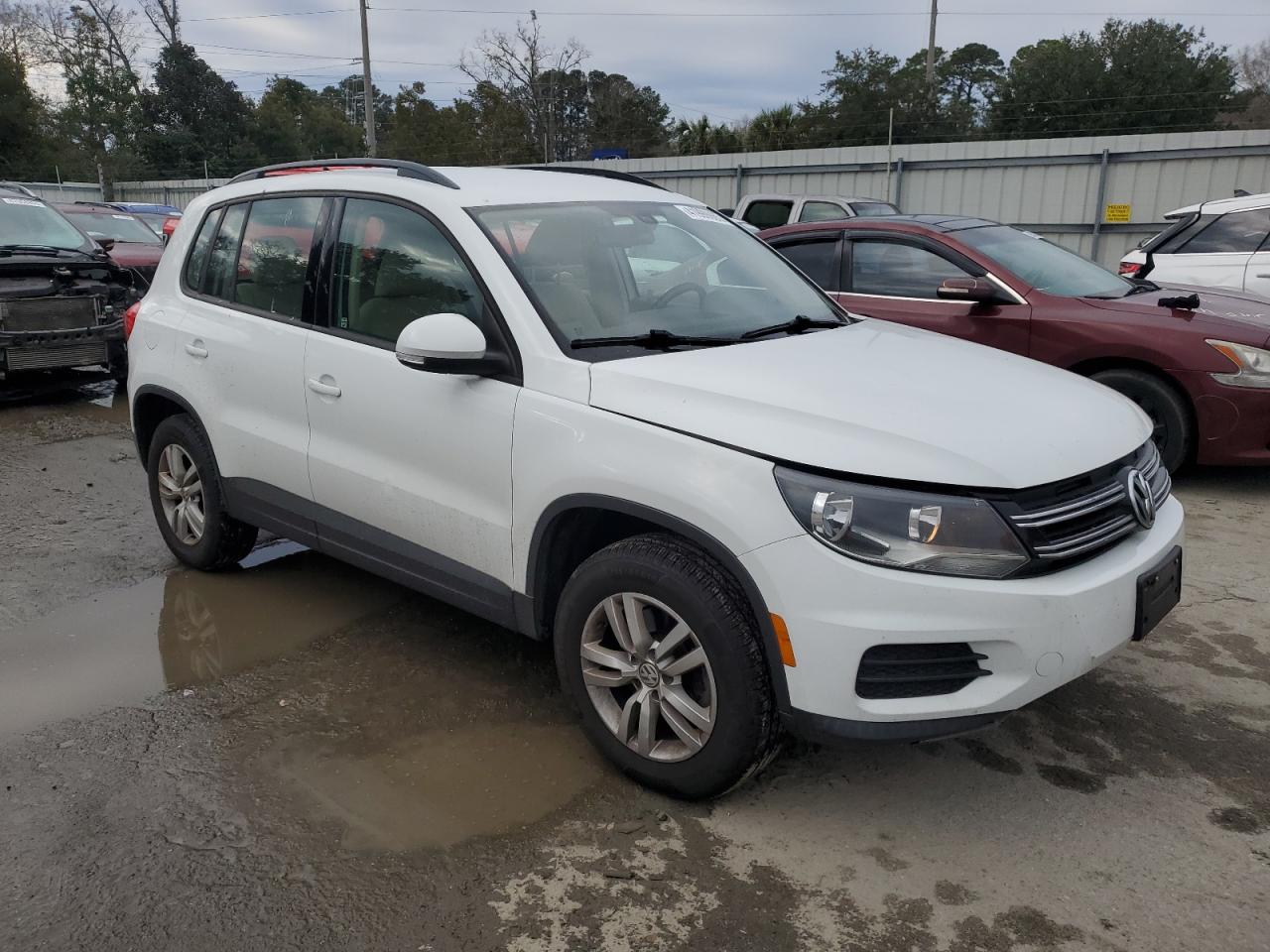 2017 Volkswagen Tiguan VIN WVGBV7AX2HK030756 Copart auction photo, minor dent/scratches damage thumbnail 4